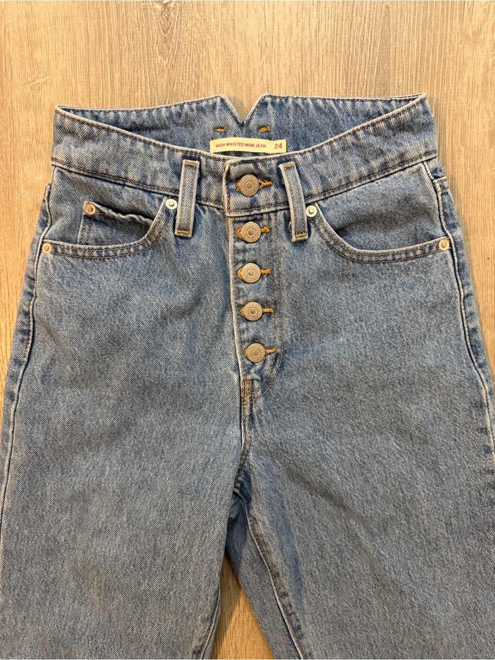 Levi’s 24 High Waisted Mom Jean Button Fly‎ Women's Casual Classic Blue Denim - Picture 3 of 9